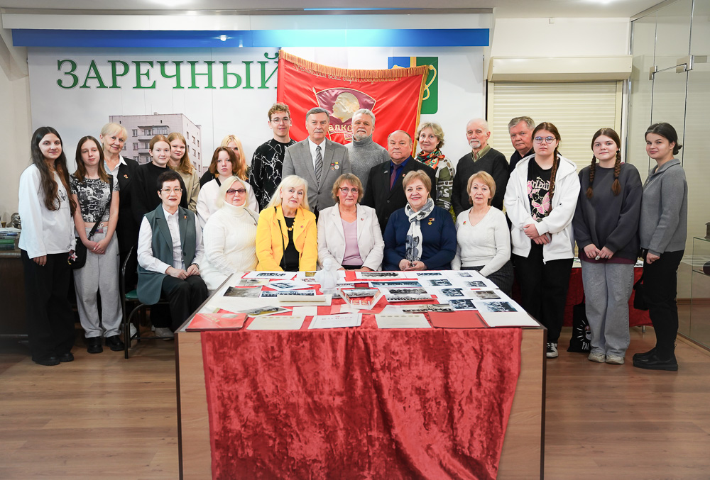 Презентация выставки одного предмета «Знамя городской комсомольской  организации» 
